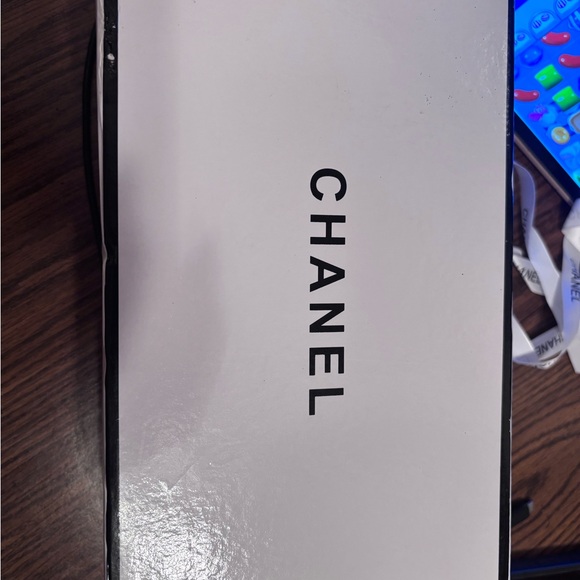 Black crossbody Chanel purse with straps - Picture 6 of 8